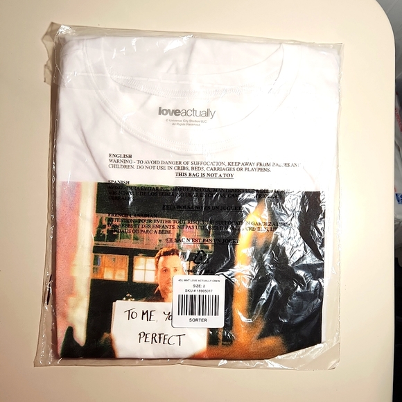 ❤️NWT VINTAGE TORRID TEE - LOVE ACTUALLY MOVIE TEE - HOLIDAY CHRISTMAS PLUS SIZE - Picture 4 of 8